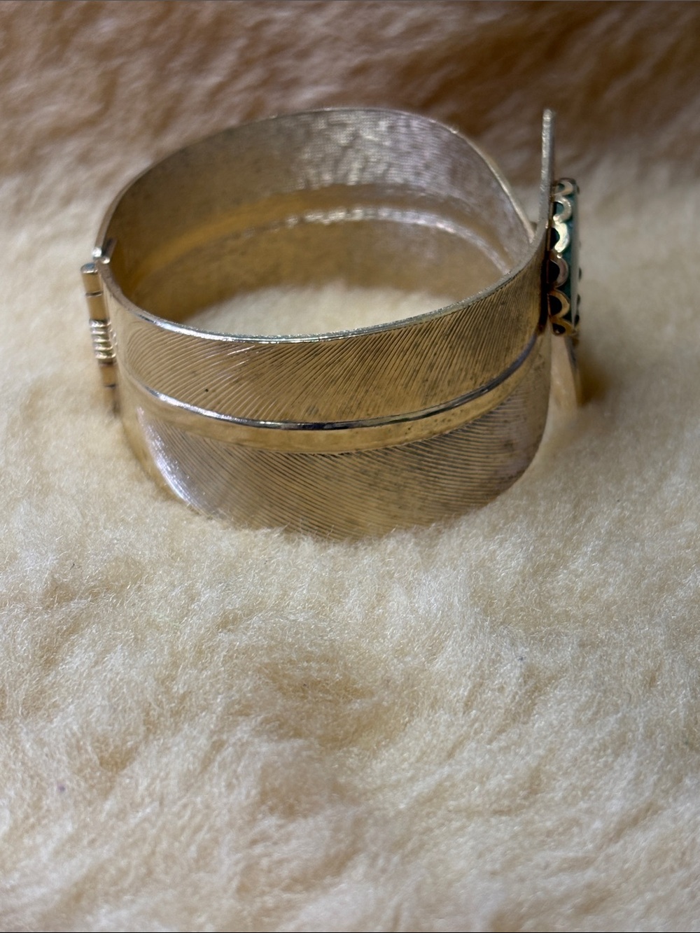 Vintage Gold-Tone Hinge Leaf design Bracelet with Green Stone Accents - Picture 3 of 8